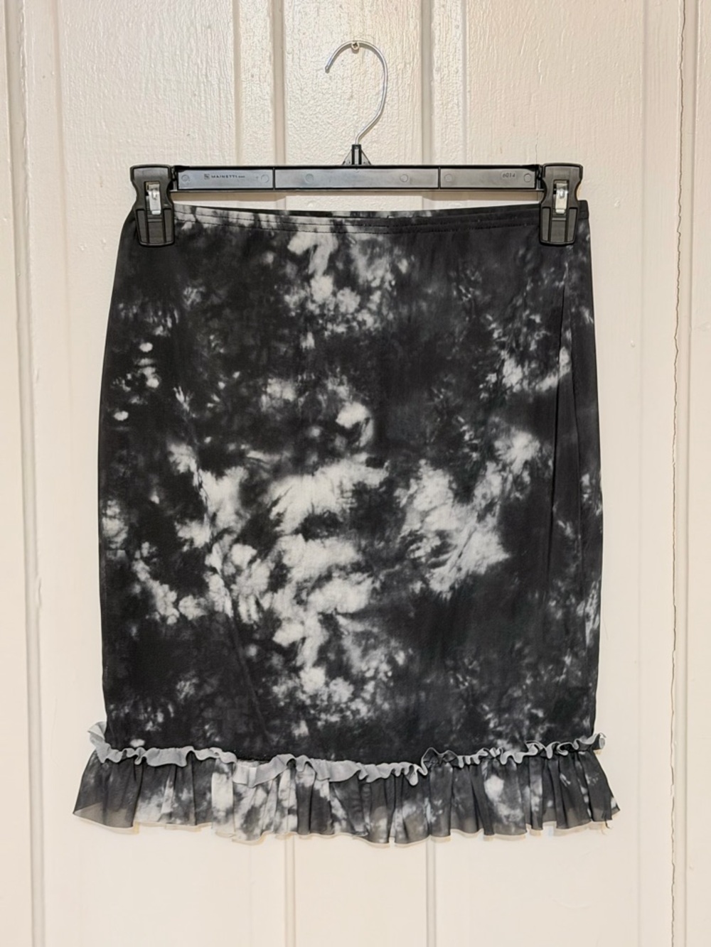PrettyLittleThing Black & Gray Tie-Dye Ruffle Hem Mini Skirt